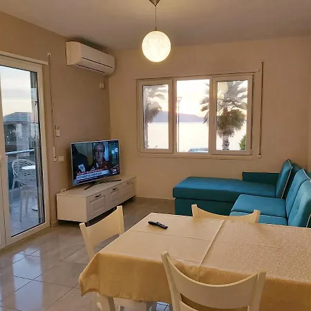 Luxury Sea View Apartment *