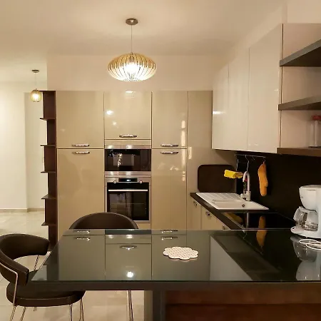 Luxury Sea View Apartment *